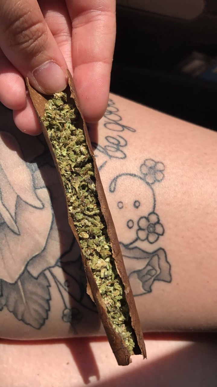 babygirl-justina:Roll the dope up