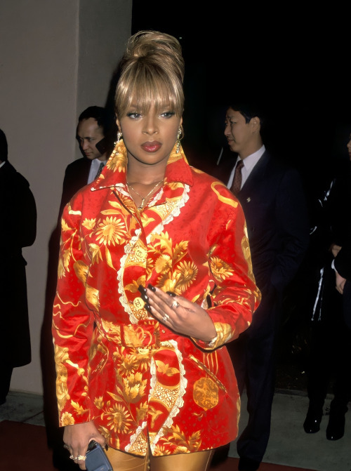 surra-de-bunda:  Mary J. Blige at the Pre-Grammy Arista Records Party (1996).  