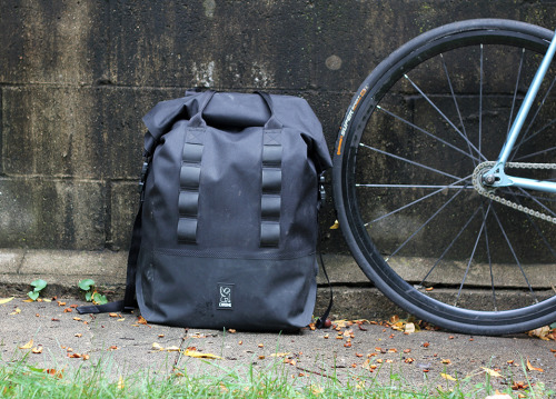 bikesandgirlsandmacsandstuff: (via Roll-Top, Watertight Bike Pack)