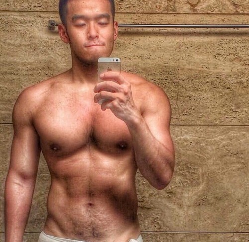 josephhuang1234: shortwildguy: asiaticos-hot-guys: Josephuang1234 今次終於有全露相 Omg