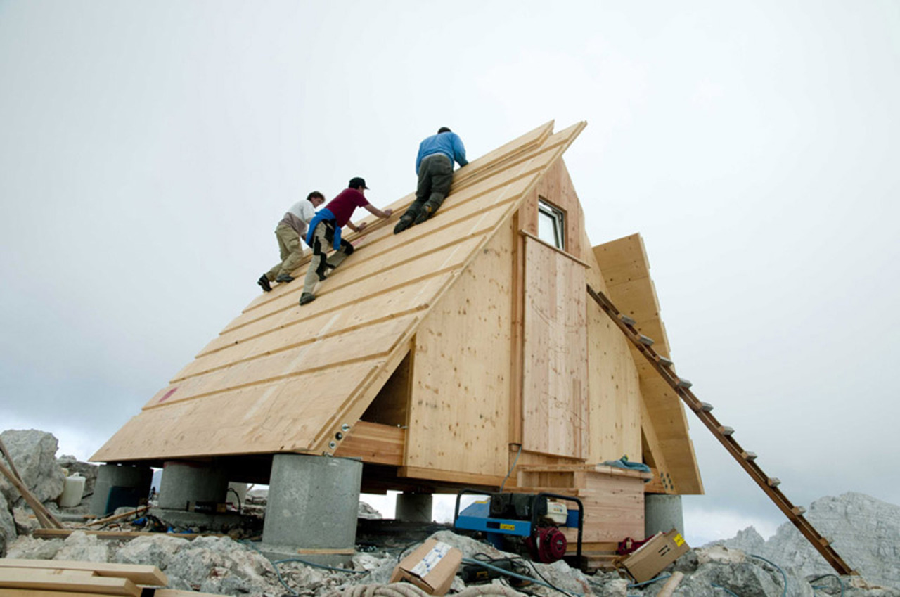 cabinporn:  Wooden shelter perched on a mountain in the Alps on the border of Slovenia