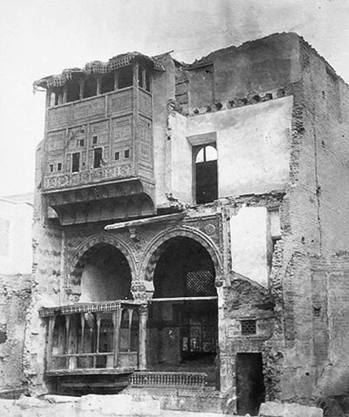 tanyushenka:Egypt, old photographs of houses with Moucharabieh windows / balconies.