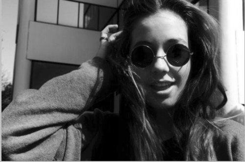 youthlush:  youthlush:  black and white edit, i dunno.  yay notes 