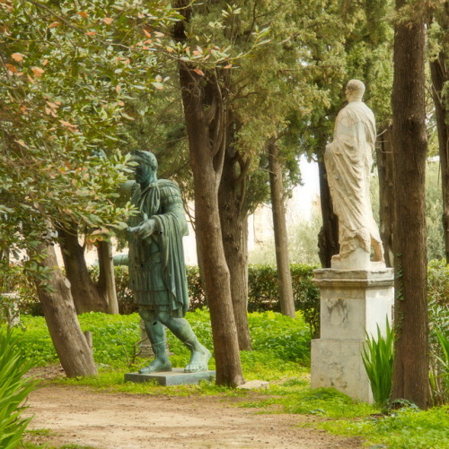 marcel-and-his-world:A walk in the park. Ein Spaziergang im Park.Statues in a little park at the Gra