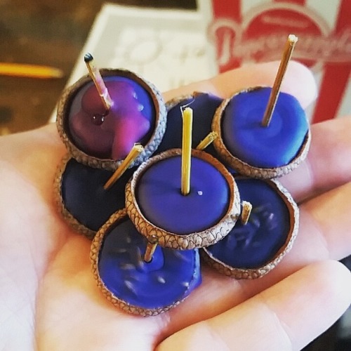 synfulwitchcraft: Acorn moon candles • Harvested acorn shells • Wax bits from old candles 