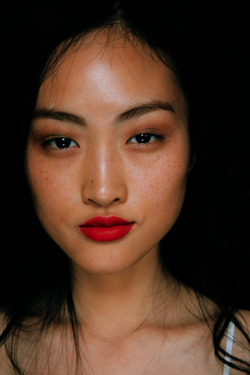 versacegods:  Jing Wen @ Burbbery Prorsum Spring 2015 Backstage 