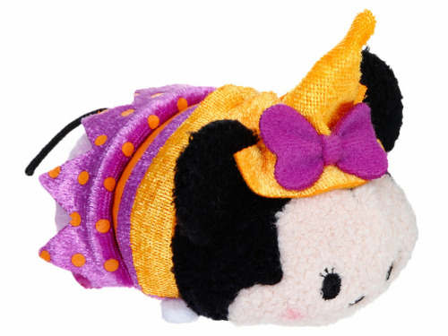 Halloween Mickey, Minnie, Donald, and Daisy Tsum Tsums have started surfacing in Target stores! 