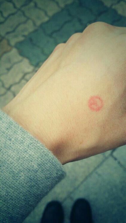 iseuli:  L.Joe:#vote1:22 AM - 4 Jun 2014 · Details (note: s.korea is having vice president elections right now~)  Fan:@l.joe, I’ve been in the front as an election poll center volunteer!! It’s been 5 hours and my legs are trembling TT_TT (note: