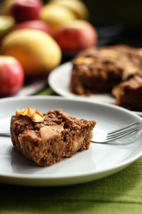 voracious-glutton:  Whole Wheat, Vegan Apple Pear Cake