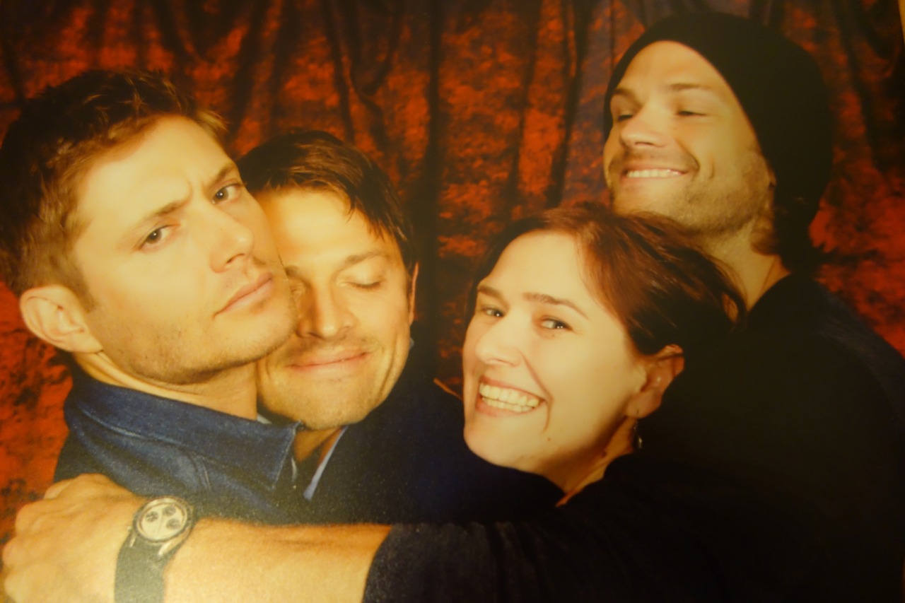 brendaramblings:  I just asked Misha to stand in the middle for my J2M photo whilst