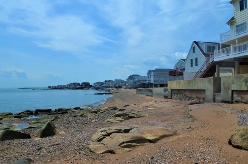 A view of coastal houses along Cosey Beach Ave in East Haven, CT.
The UEDLab has been working with CIRCA and SCRCOG to develop a coastal resilience plan for East Haven and West Haven, CT. The plan focuses on defending houses that are vulnerable to...