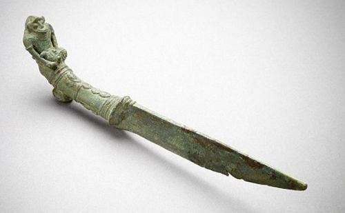 art-of-swords: Knife with Seal Dated: circa 12th century Culture: Cambodian Medium: copper alloy Mea