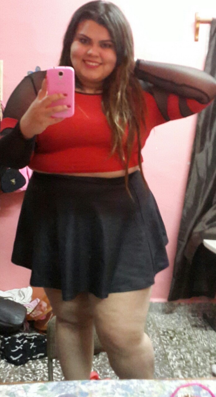 harleyryder74:  lesliebunny:  Who knew i would be wearing crop tops   Hott!  looking