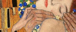 volopindarico:  «Vorrei capire.» «Cosa?» «Tutto, tutto questo.», accennai intorno. «Capirai quando avrai dimenticato ciò che capivi prima.»– Italo Calvino.(Gustav Klimt, dettaglio de “Il bacio”).