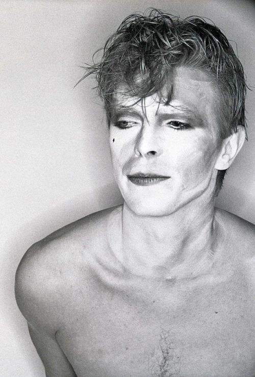 majortomwashere: Scary Monsters album photoshoot close-ups.