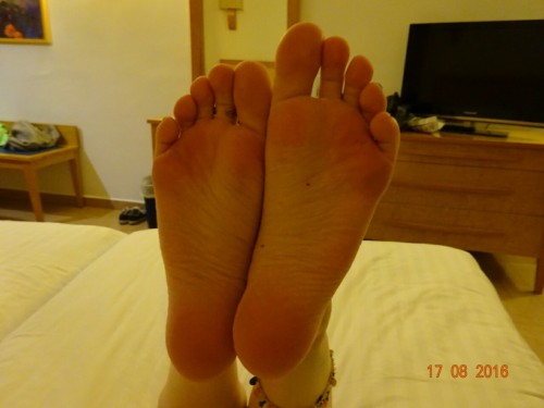 Sexy feet on the hotel bed ! Part 1