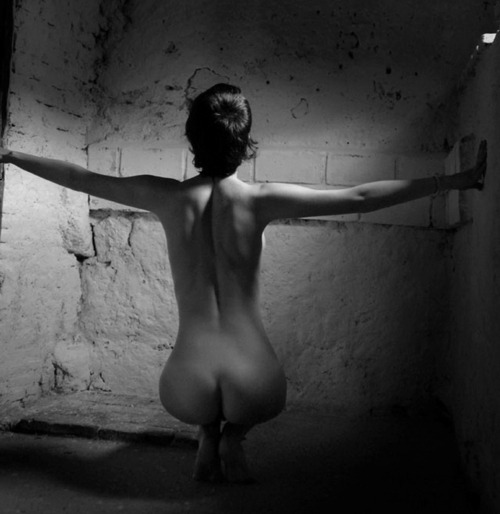 boundnnbroken:  master-fenrir:  For every five minutes you hold this pose, I’ll