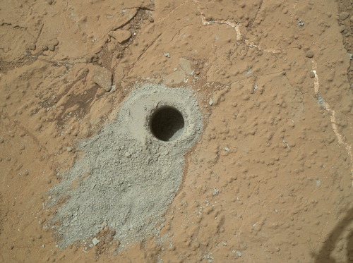 mindblowingscience:Curiosity Rover Drills Into Mars Rock, Finds WaterNASA’s Curiosity rover is