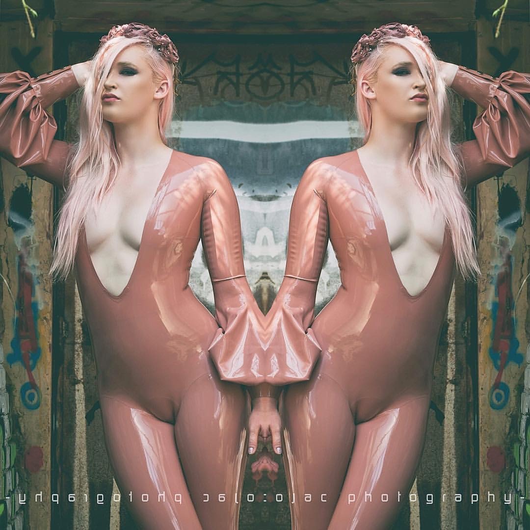 LRCiRL - Latex/Rubber Clothing in Regular Life