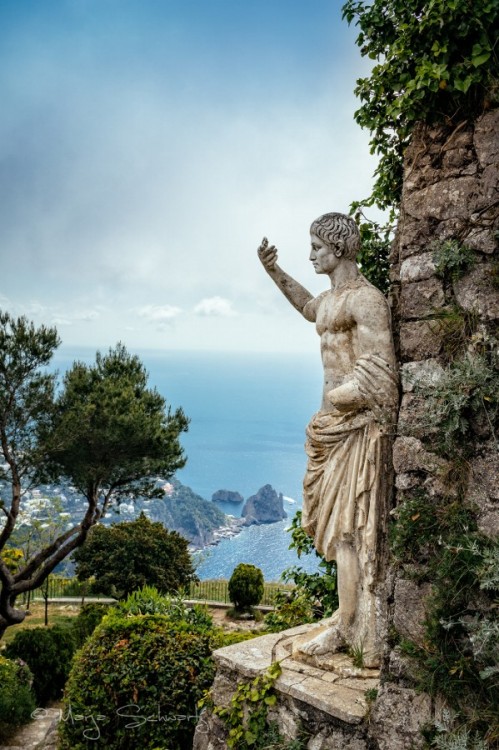 marjaschwartz:Day 12 @ Capri Island, ItalyI been there, I been there, I been right there! (And pose