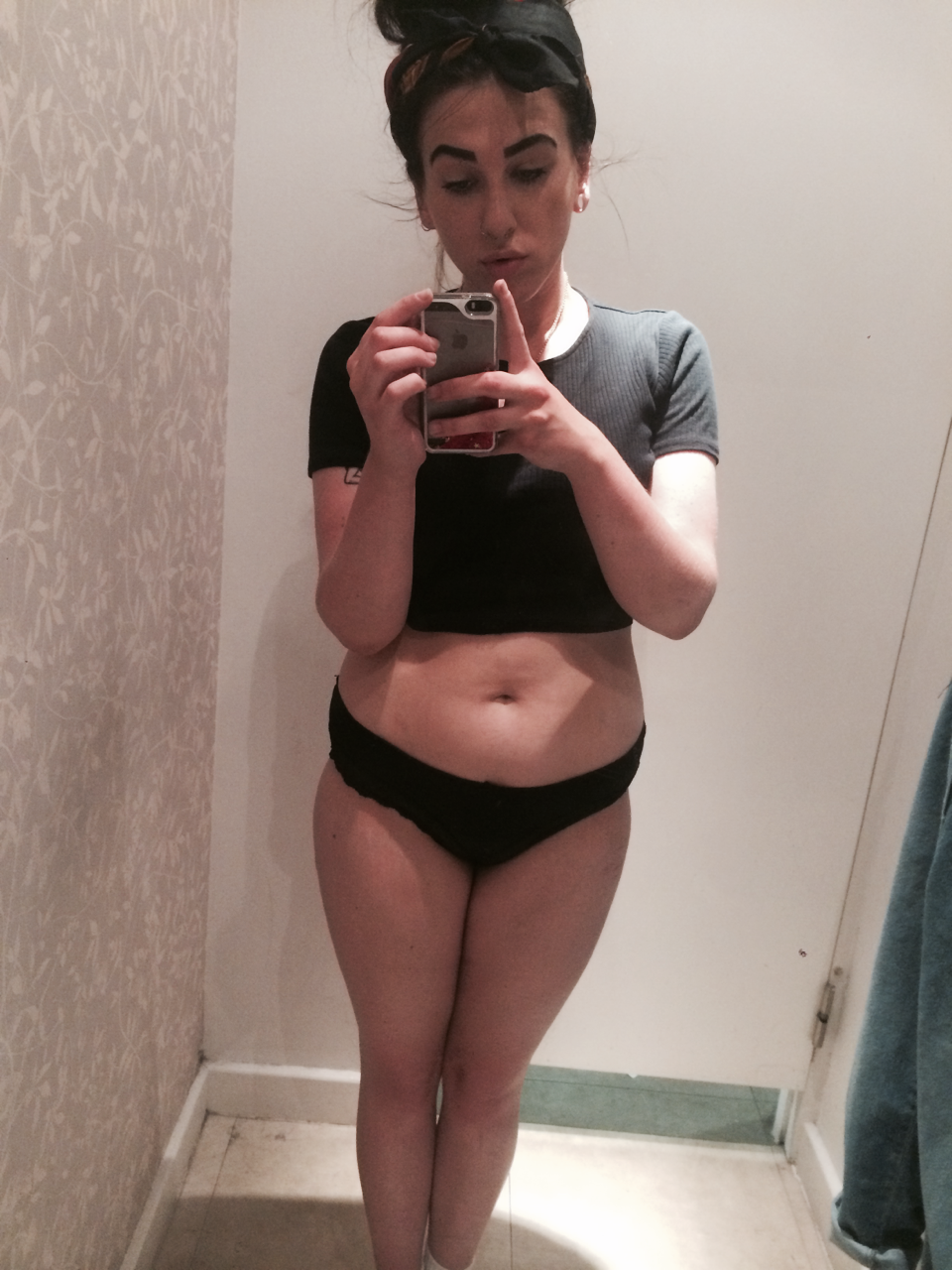 wutheringshites:  Serving chubby girl realness in the changing rooms bc thick thighs