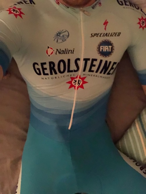 lycraguy88:Some playing in Gerolsteiner suit.