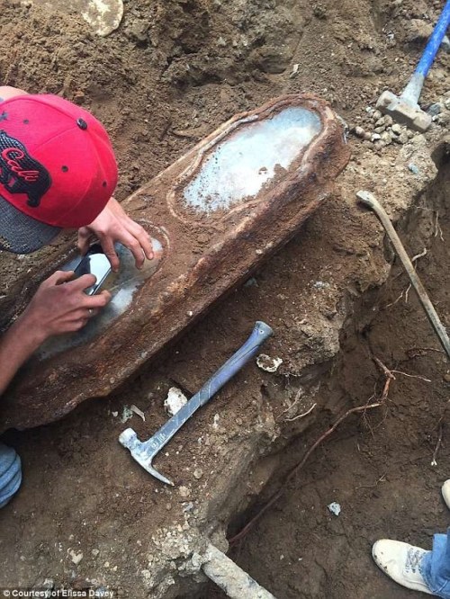 sixpenceee:A young blonde girl was found perfectly preserved for 145 yearsConstruction workers found