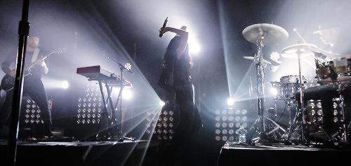 yasfinneys:  Banks live at the El Rey Theatre in LA, her hometown (May 29th) 