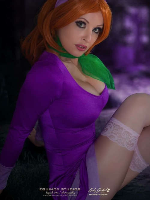 cosplaysexynerdgirls:  Daphne by Lady Jaded.   https://www.facebook.com/LadyJaded/