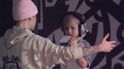 whatdoyomean:  Justin brings Jaxon to the stage 