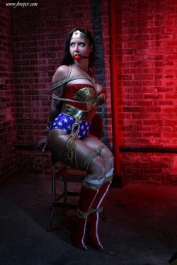 Superheroine Bondage Vk