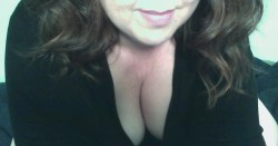 curiouswinekitten2:  I hear it’s Cleavage Sunday. What a great idea!!  @myownthoughtsdesires just gorgeous! 😘 