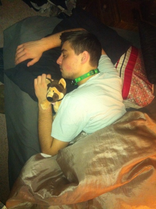 tfootielover:  this is beyond lovely sweet loving special intimate  he loves his man and his man loves him … very special when i see these xxoo <3<3   awwww =3 thanks Tommy, I just showed my man this comment and he thinks it’s really cute