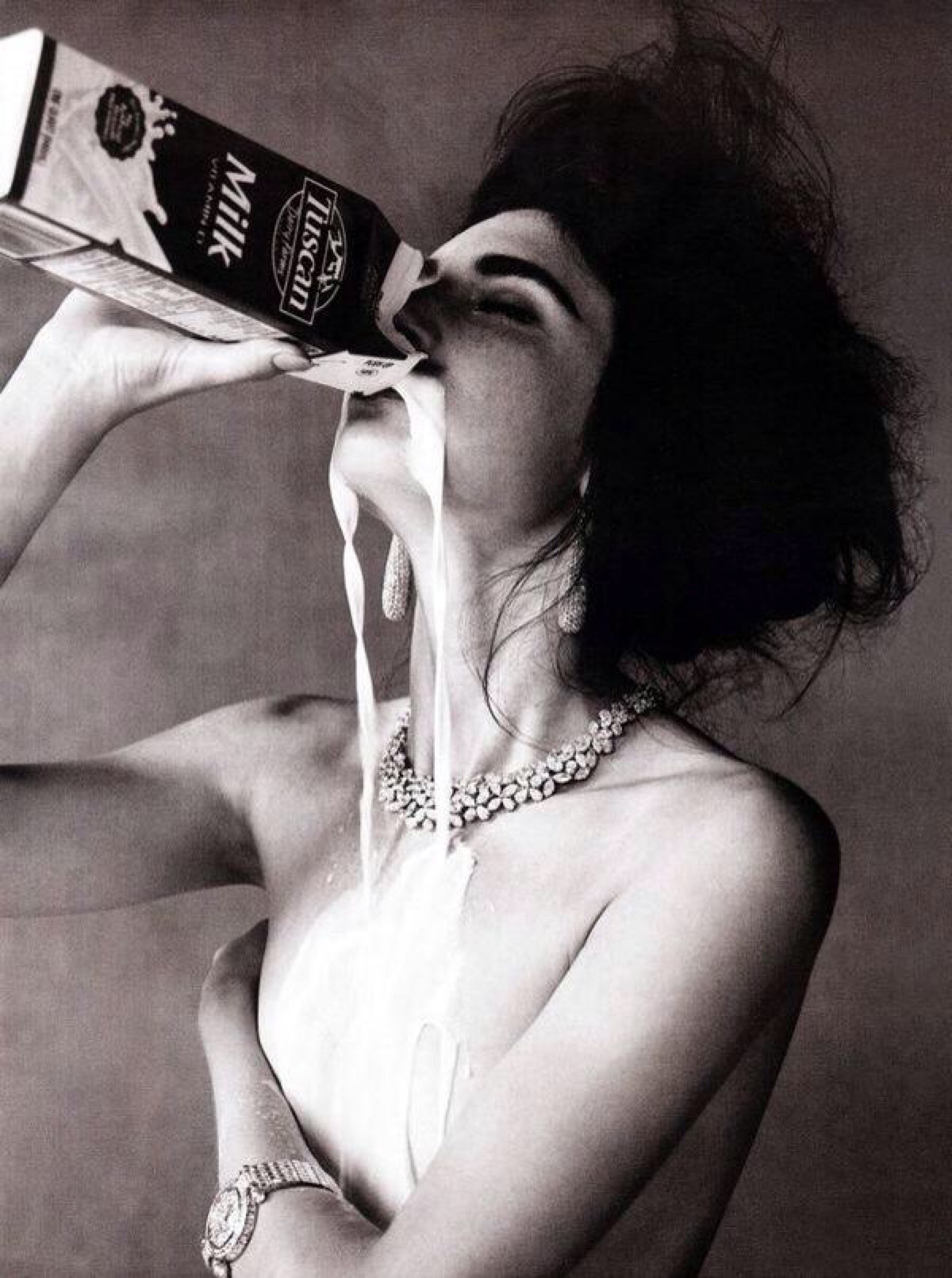 voluptama: milk does a body good  ©     Victor Demarchelier   