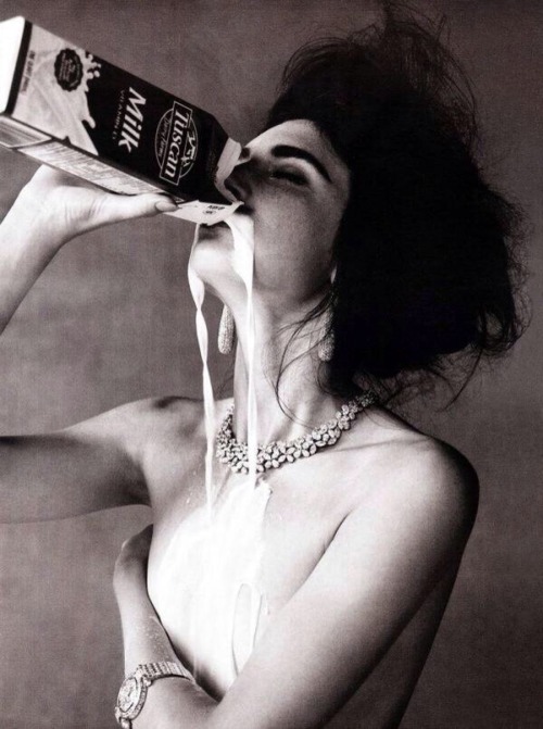 voluptama: milk does a body good  ©     Victor Demarchelier   