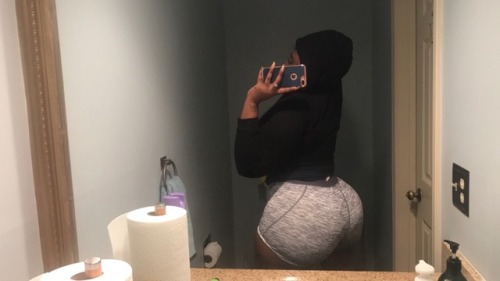 lebritanyarmor:  3badmonalisas:  lebritanyarmor:  3badmonalisas:  lebritanyarmor:  3badmonalisas: lebritanyarmor:  i got wayyy too much ass 🤗  But can’t take no dick  you have to be the only man on here that actually makes me cringe & my inbox