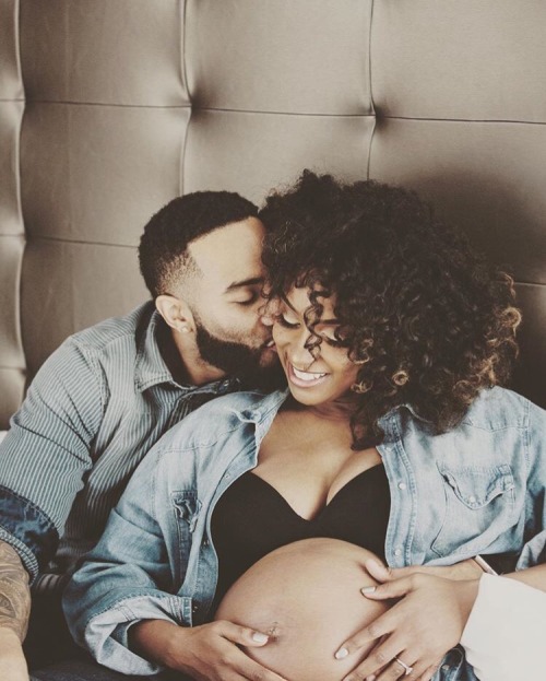 Porn photo beautifulblackcouplesus:Black Love❤👶🏾