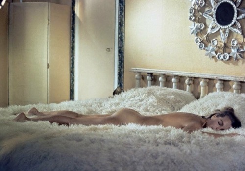 concordemag:  Romy Schneider in “La Piscine”, 1969.