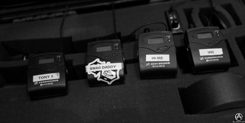 jaimestwistypenis:  music-sav3s-liv3s:  jaimesexiado:  wishingonabrokenstar:  Pierce The Veil wireless packs  swag daddy  This is best thing ever haha  i will never get over swag daddy 