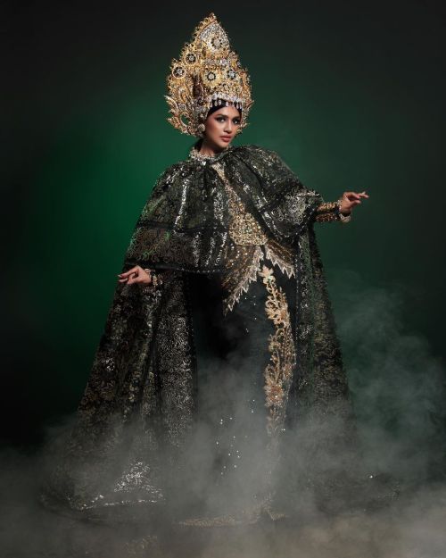 themakeupbrush:Miss Universe Indonesia 2022 National Costume Contest Entry, inspired by Nyimas Gampa