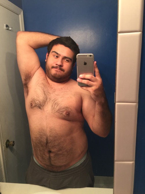 shayachorn:  alexandertherager: Tummy Tuesday (an old pic because I’m lazy and I’m at work)    