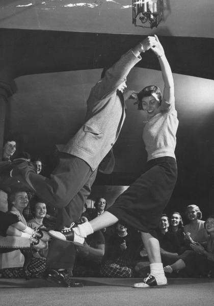 orange-julius:  directionstonowhere-blog: 1950’s Swing Dancing  I want to do this so bad ugh. 