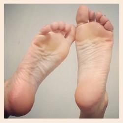 ifeetfetish:  @tiptoe_nomad #soles #barefeet #barefoot #baresoles #smoothsoles #wrinkledsoles #prettyfeet #instafeet #toes #feet #feetlovers #footfetishteam #footfetishnation #footfetish by footloversunite http://ift.tt/1dyhFlY