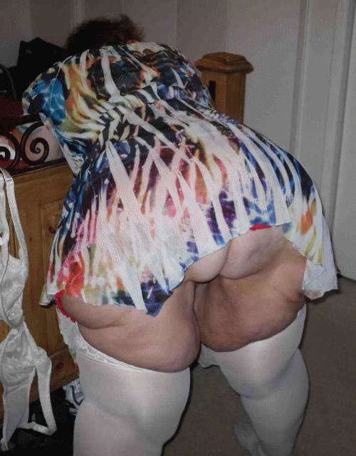 thigh-rubbers:  I would so let her sit on my face!