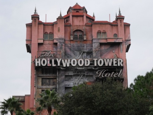 the hollywood tower hotel