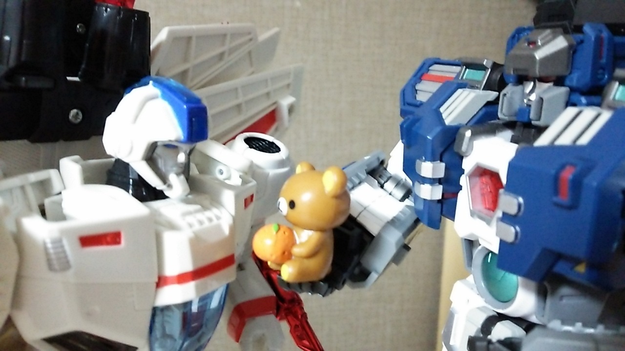 nao-tf:  fortress maximus&amp;jetfire&amp;rilakkuma(^^) マックス君とジェトファとリラックマという可愛い組み合わせ～