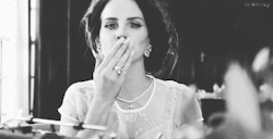 https://69.media.tumblr.com/b3e5ff8561dfe7c2dfd9b9e67b54d483/tumblr_mnbbahl2DC1soaapxo1_500.gif