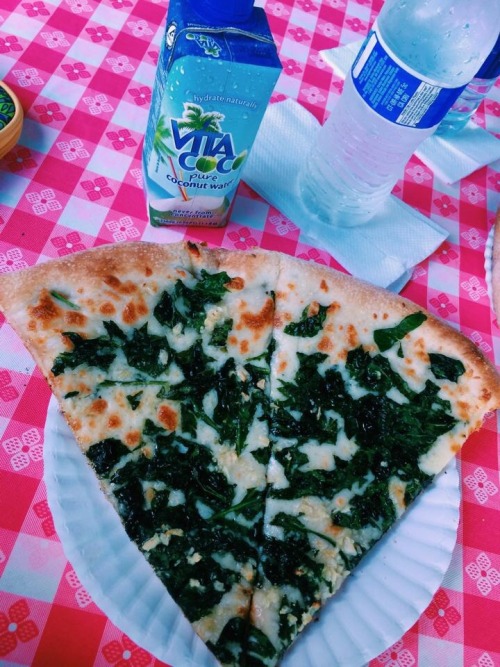niccoolleeyy:  Best food around the island.  1. Haleiwa Bowls 2. Kahuku Grill 3. Kahuku Farms 4. Waihole Poi Factory 5. Bob’s Pizza 6. Pa’ina Cafe 7. Bubbies 8. Bogarts