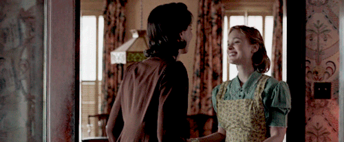 twoquickdeaths:Bill and Elizabeth / Elizabeth and Olive / Olive and Bill / Bill and Elizabeth and Olive