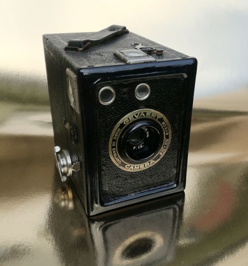 Gevaert box camera G20M (1939)Lens: Meniscus fixfocus 104mmMade in England (M model = metal around f